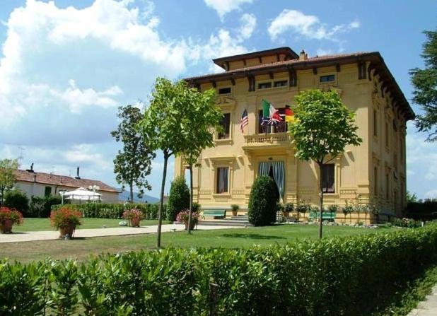 Villa Moorings Barga Bagian luar foto